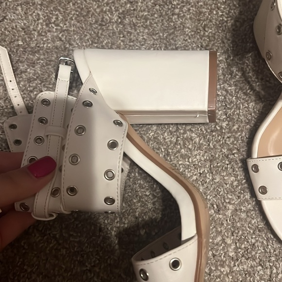 White strappy chunky heels - Picture 2 of 4